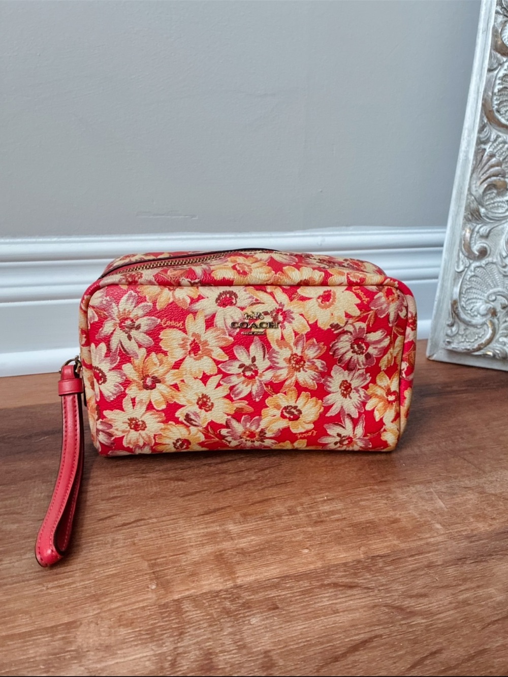 Coach Cosmetic Zipper Pouch With Wristlet Strap, Vintage Daisy Print - Picture 16 of 16